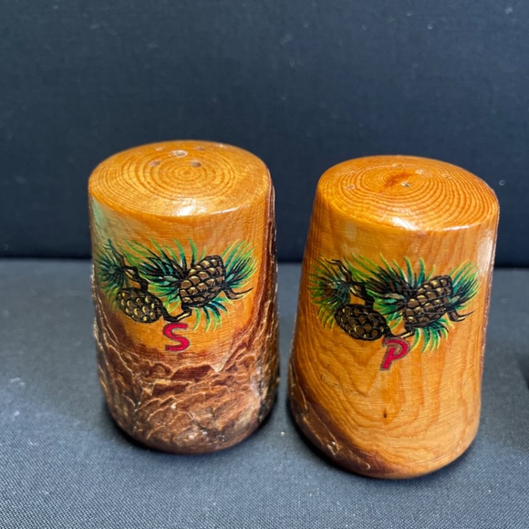 4 Sets of Shakers - Picture 2 of 5